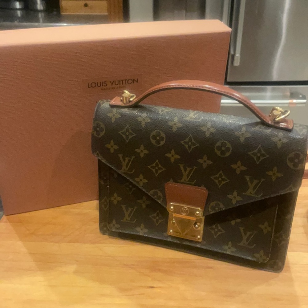 Louis Vuitton purse